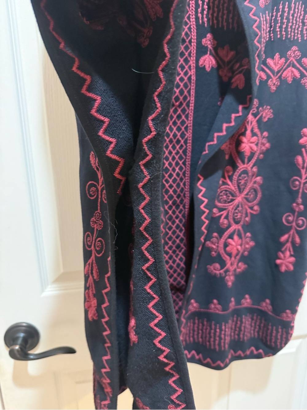 Johnny Was Black Cape with Redish Pink Embroidered Floral Motif size xs - Picture 5 of 9